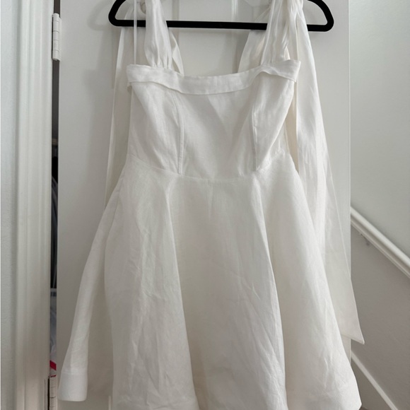 DISSH AISLE WHITE LINEN BOW MINI DRESS Size 4